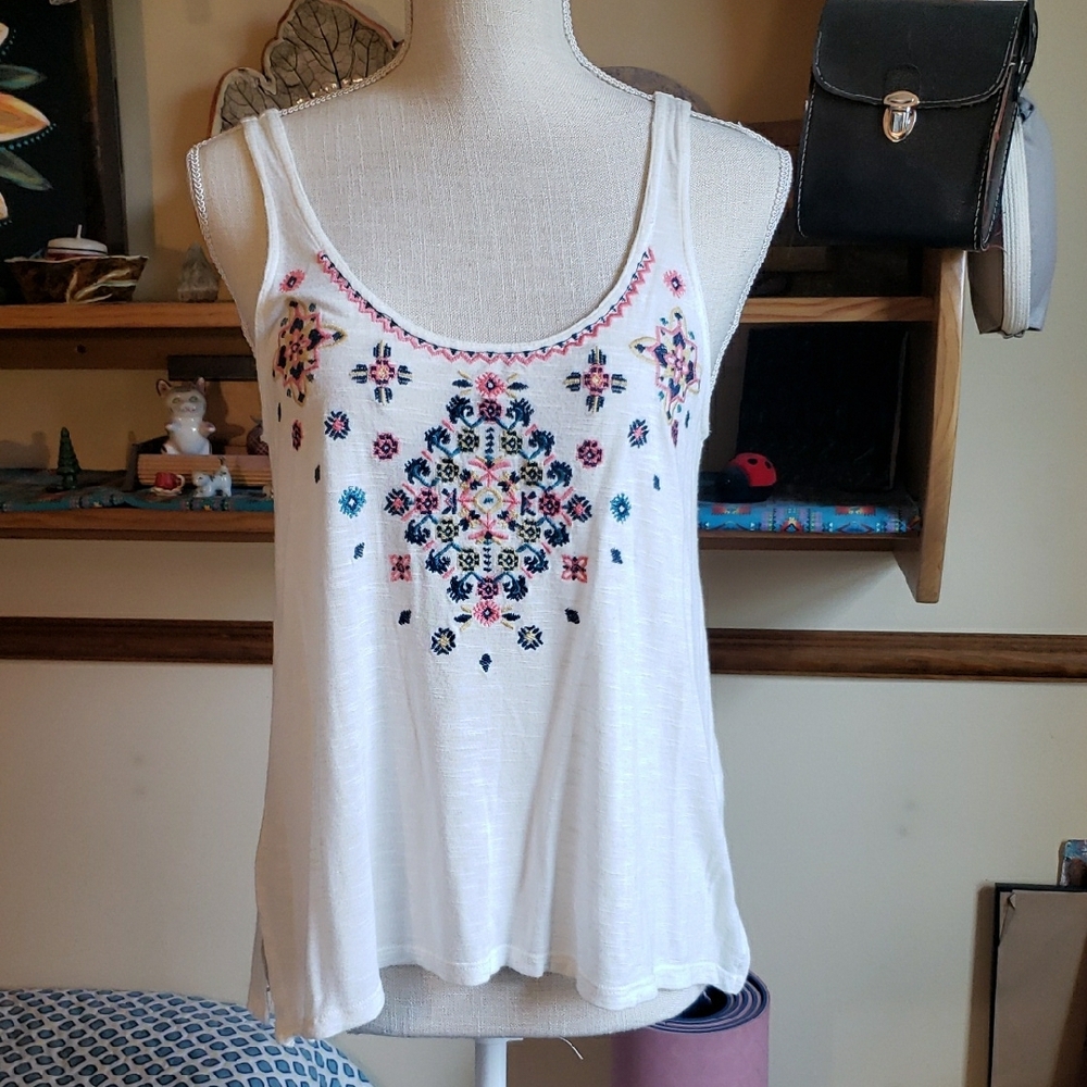 American Eagle Embroidered White Tank Top Size Small